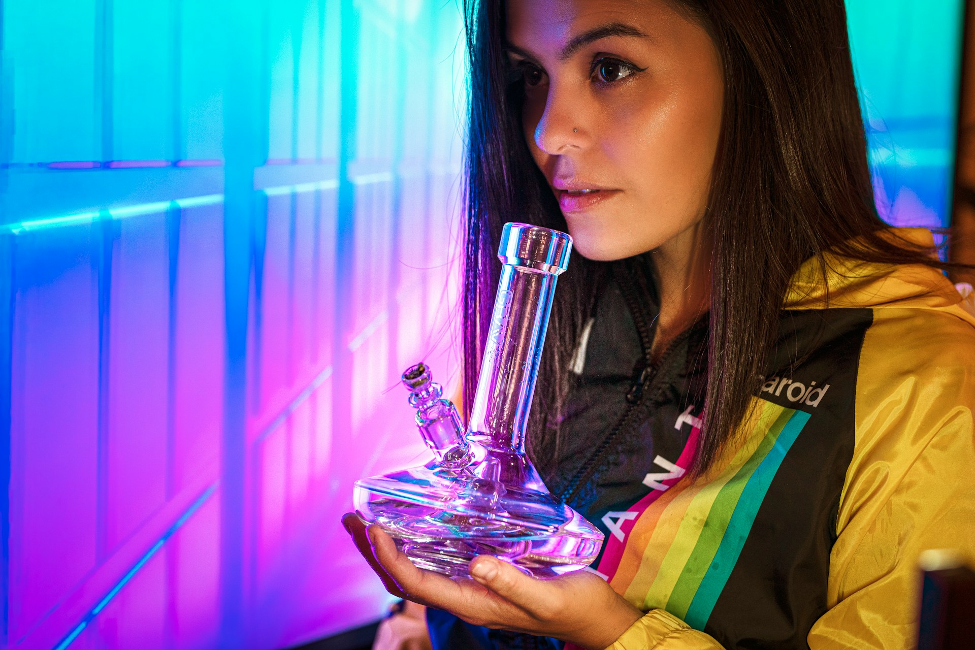 woman using bong - featured image