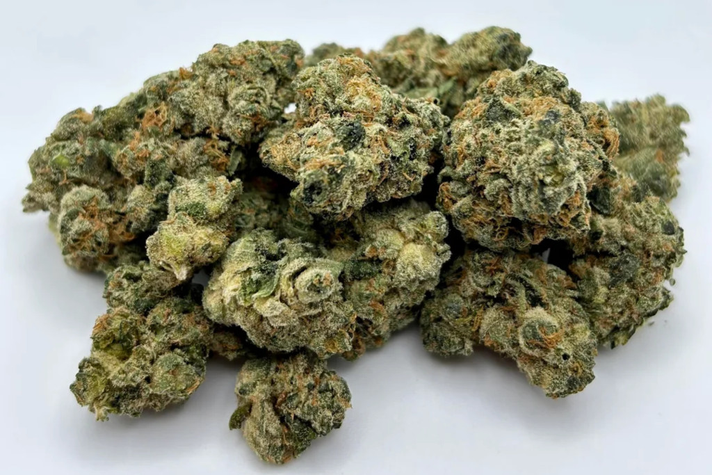 legendary larry strain - featured image